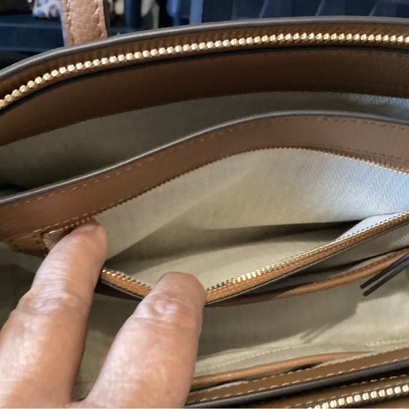 Tory Burch NWT camel brown pebbled shoulder bag with gold hardware - Picture 12 of 16